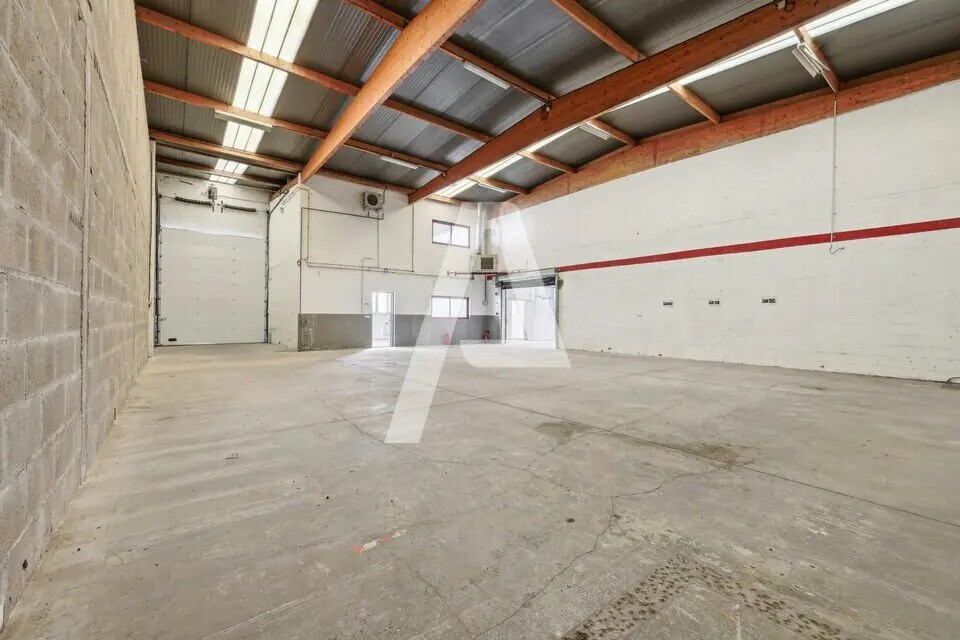 Local d’activités dans Émerainville à louer Photo de l’immeuble– Image 1 sur 6