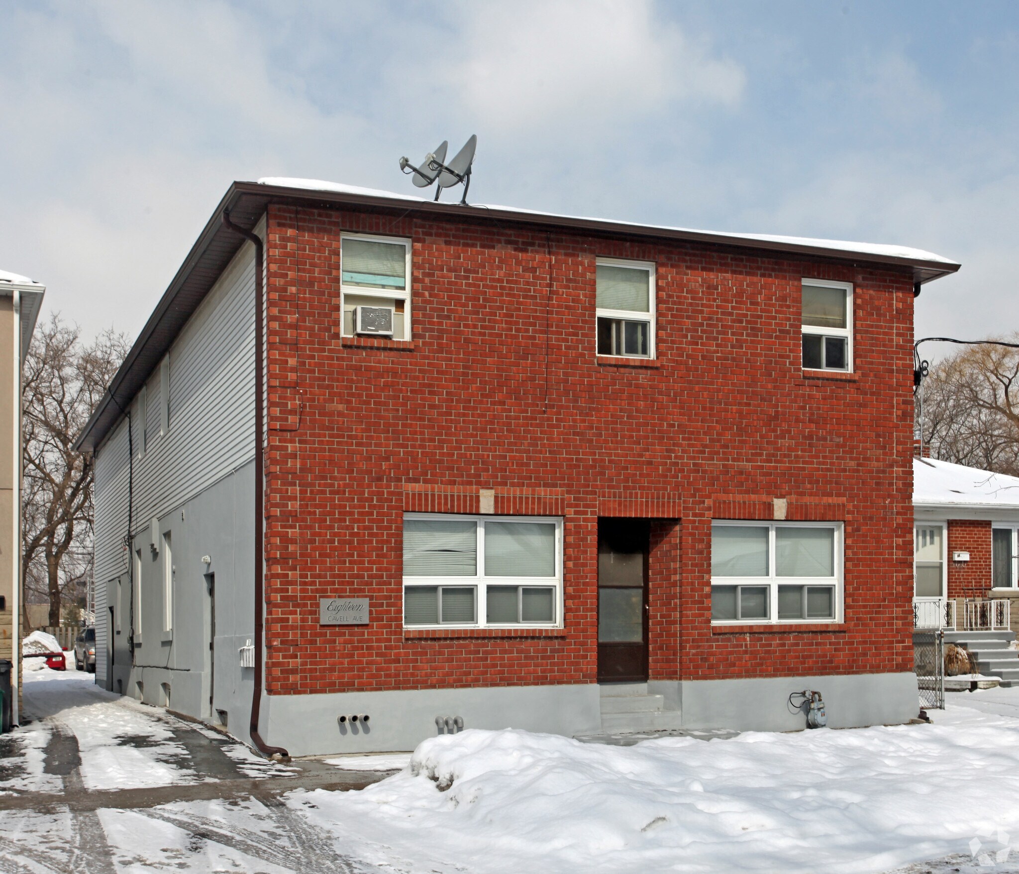 18 Cavell Ave, Toronto, ON à vendre Photo principale– Image 1 sur 3