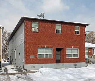 Plus de détails pour 18 Cavell Ave, Toronto, ON - Logement à vendre