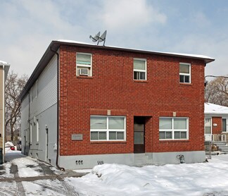 Plus de détails pour 18 Cavell Ave, Toronto, ON - Logement à vendre