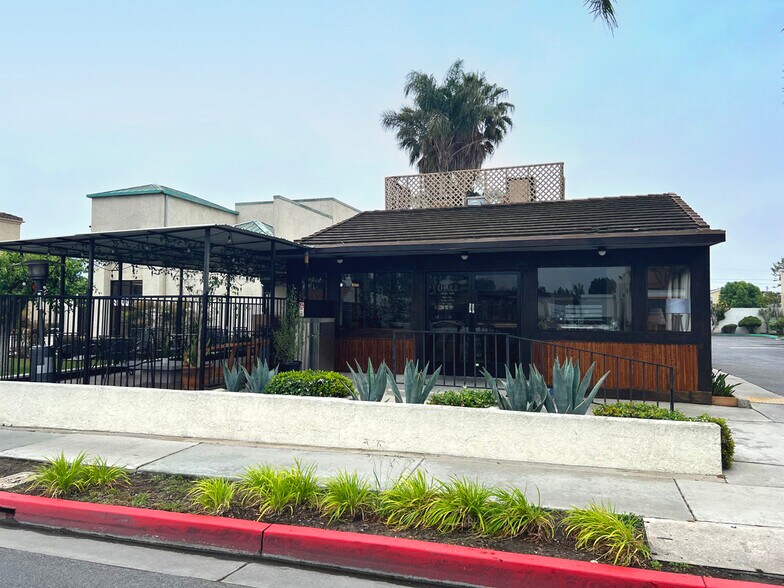 615 W 19th St, Costa Mesa, CA à vendre - Photo de l’immeuble – Image 2 sur 10