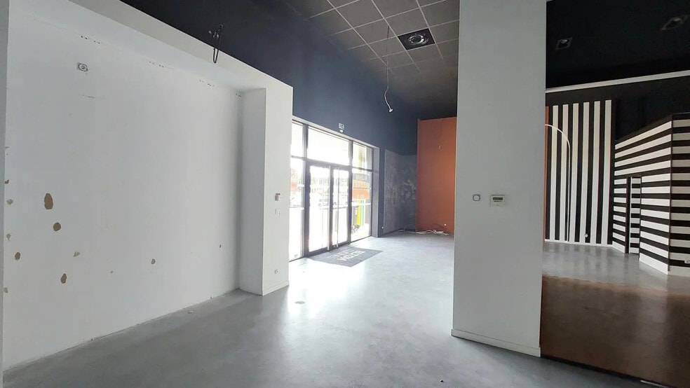 Local commercial dans Chasseneuil-du-Poitou à louer - Photo de l’immeuble – Image 2 sur 5