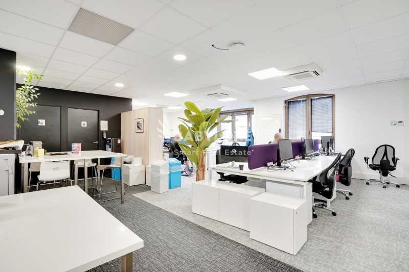 Bureau dans Neuilly-sur-Seine à louer - Photo de l’immeuble – Image 3 sur 14