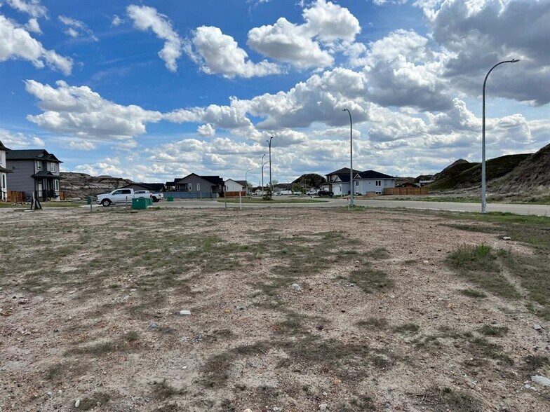 10 Ave SE Lots, Drumheller, AB à vendre - Photo principale – Image 1 sur 27