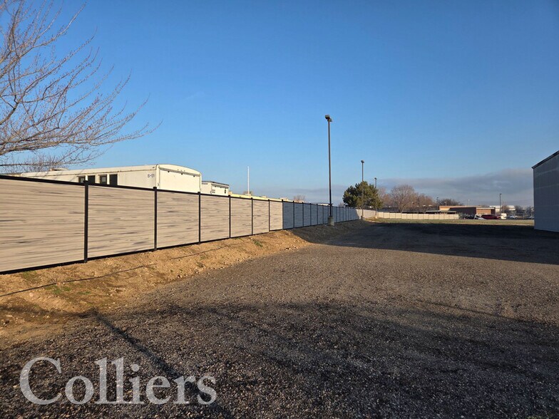 805 Parkcentre Way, Nampa, ID à louer - Photo de l’immeuble – Image 3 sur 12