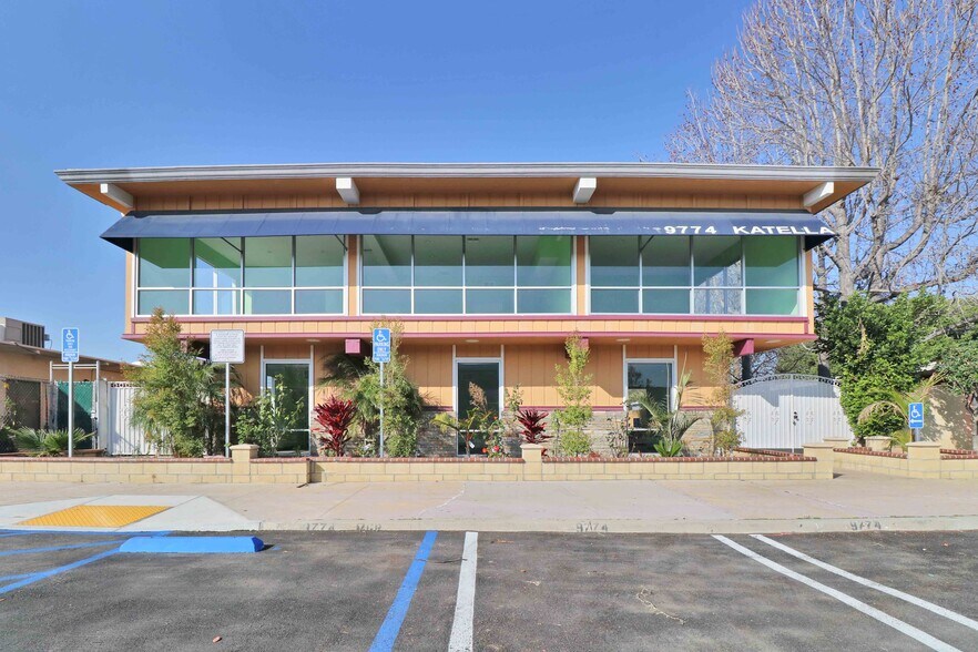 9774 Katella Ave, Garden Grove, CA à louer - Photo principale – Image 1 sur 27