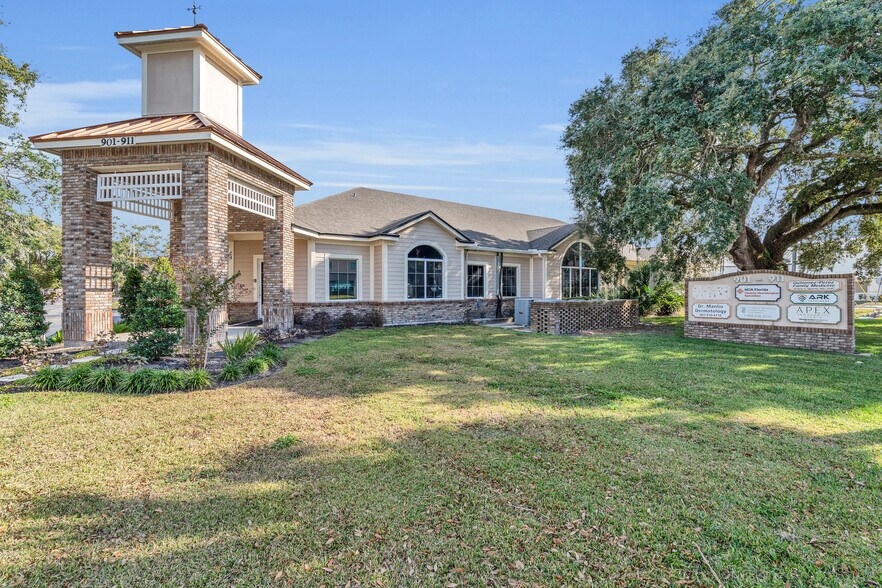 901-911 N Central Ave, Kissimmee, FL à louer - Photo de l’immeuble – Image 3 sur 21