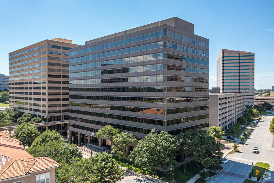220 E Las Colinas Blvd, Irving, TX à louer - Photo de l’immeuble – Image 2 sur 4
