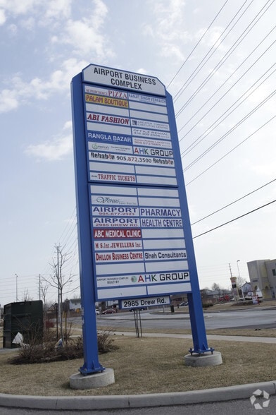 2985 Drew Rd, Mississauga, ON à louer - Photo de l’immeuble – Image 2 sur 33