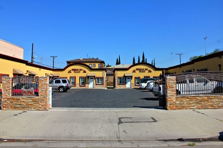 11329 Sherman Way, Sun Valley, CA à vendre Photo principale– Image 1 sur 34