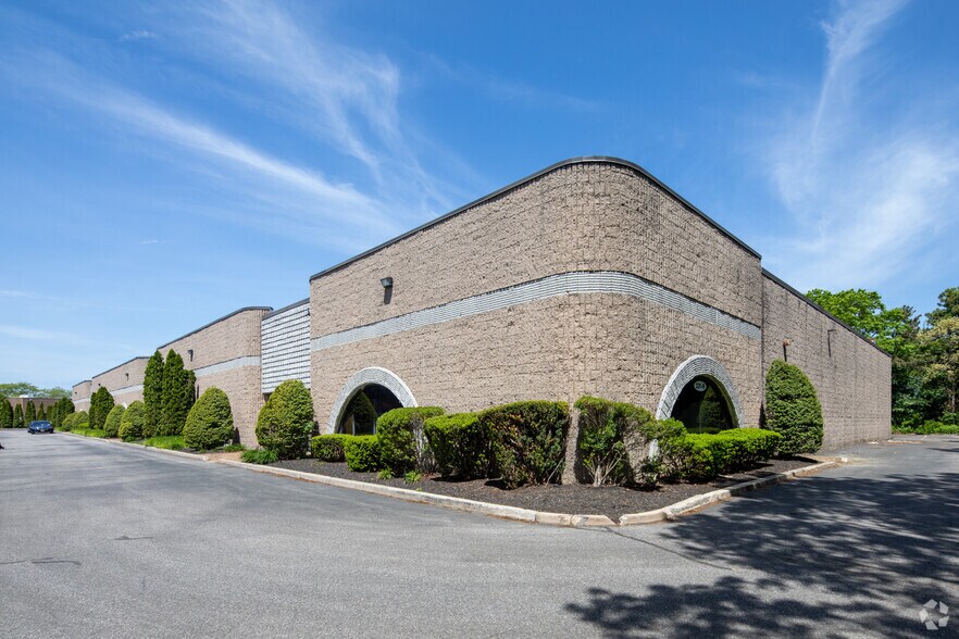 331 Dante Ct, Holbrook, NY à louer - Photo principale – Image 1 sur 9