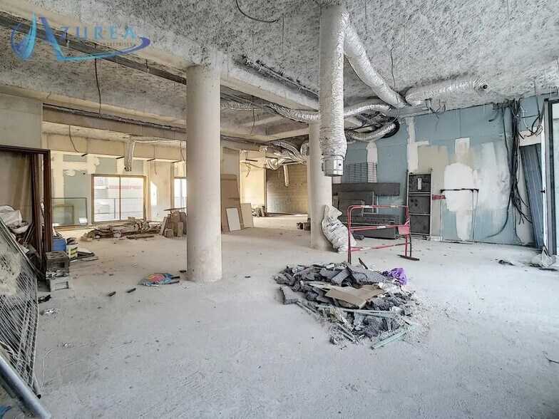 Local commercial dans Cagnes-sur-Mer à louer - Photo de l’immeuble – Image 3 sur 9