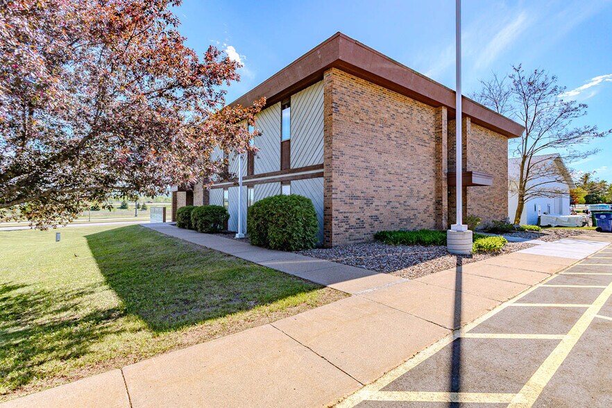 3205 Terrace Ct, Wausau, WI à vendre - Photo de l’immeuble – Image 2 sur 49