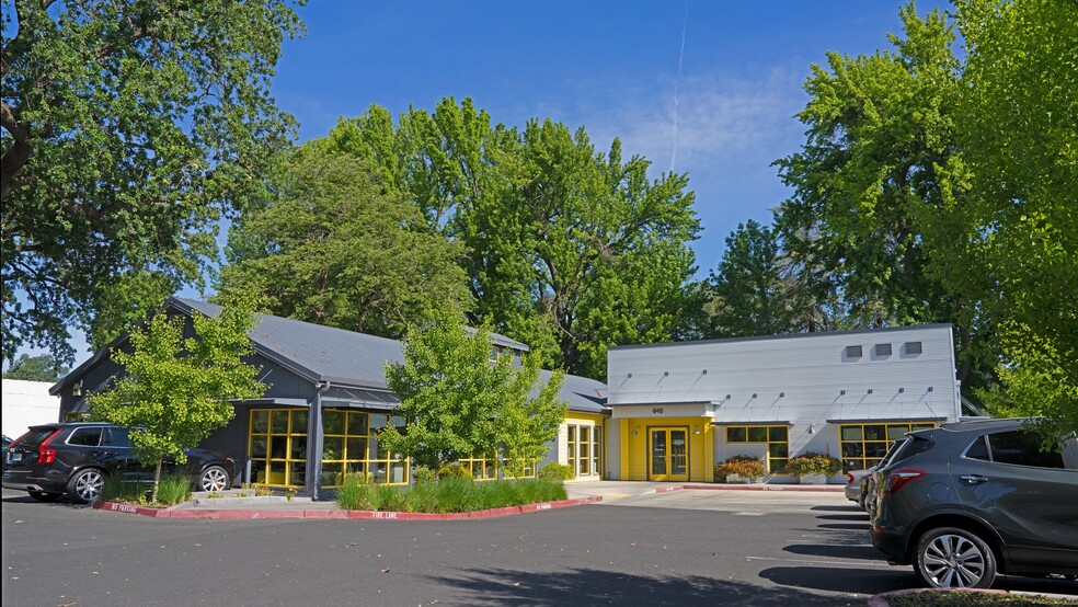 645 Mangrove Ave, Chico, CA à louer - Photo de l’immeuble – Image 3 sur 6