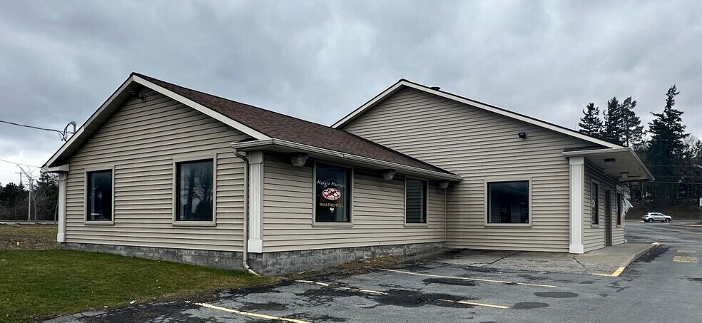 8636 Seneca Tpke, New Hartford, NY à louer - Photo de l’immeuble – Image 2 sur 3