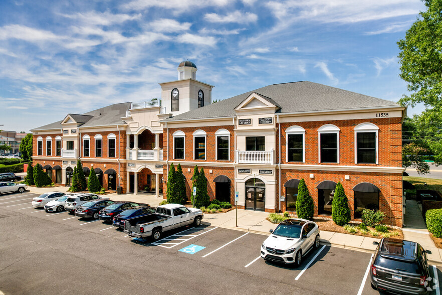 11535 Carmel Commons Blvd, Charlotte, NC à louer - Photo de l’immeuble – Image 2 sur 4