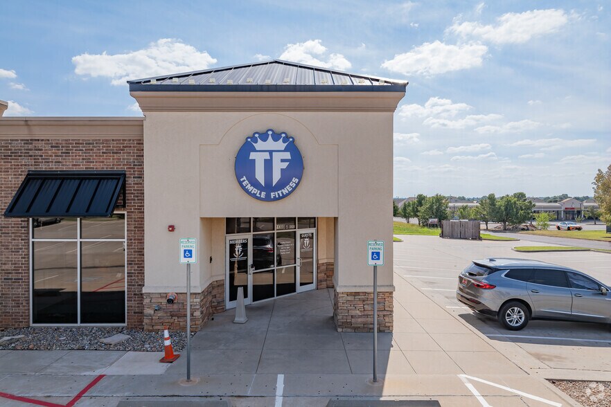 11300 W Reno Ave, Yukon, OK à louer - Photo de l’immeuble – Image 2 sur 5
