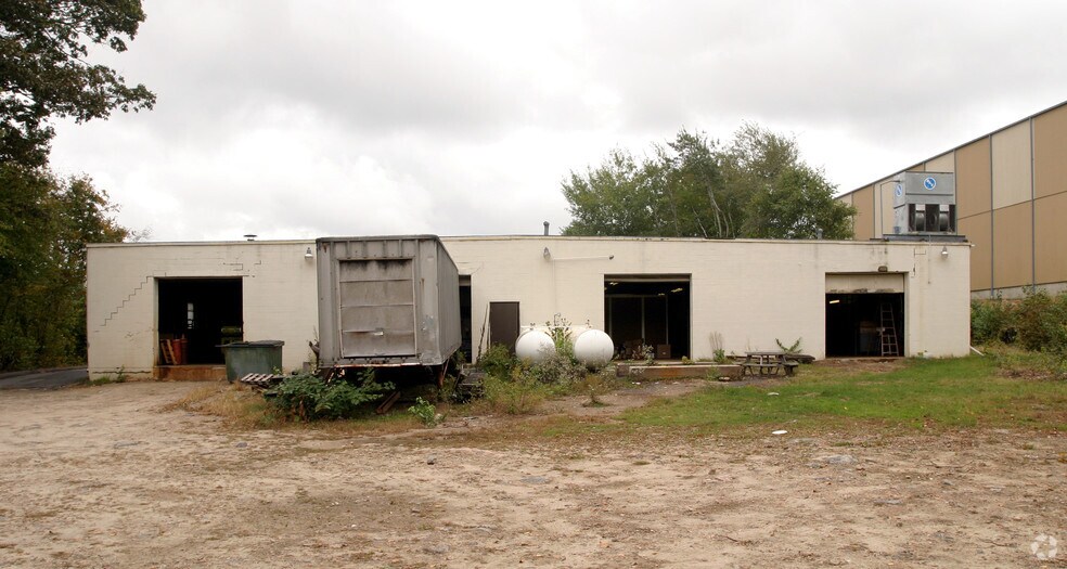 184 Commercial St, Watertown, CT à vendre - Photo de l’immeuble – Image 2 sur 4