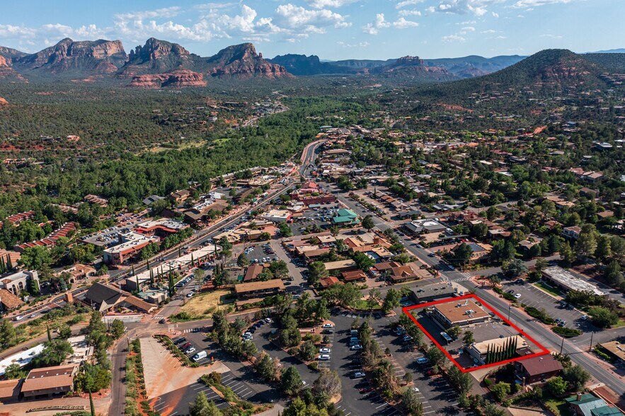 450 Jordan Rd, Sedona, AZ à louer - Photo de l’immeuble – Image 1 sur 15