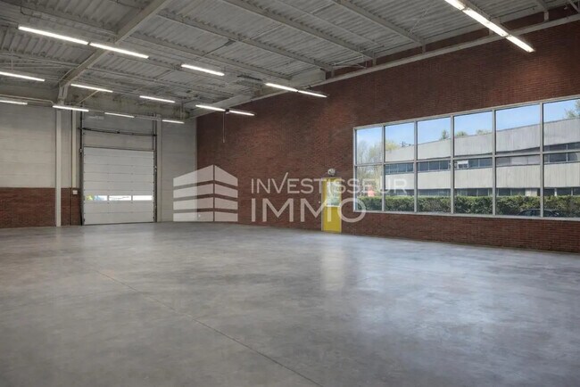 Plus de détails pour Local d'activités à louer