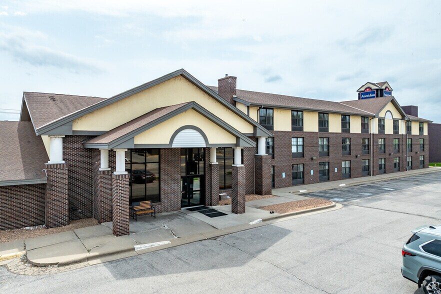 222 W 2nd St, Ottumwa, IA à vendre - Photo de l’immeuble – Image 2 sur 5