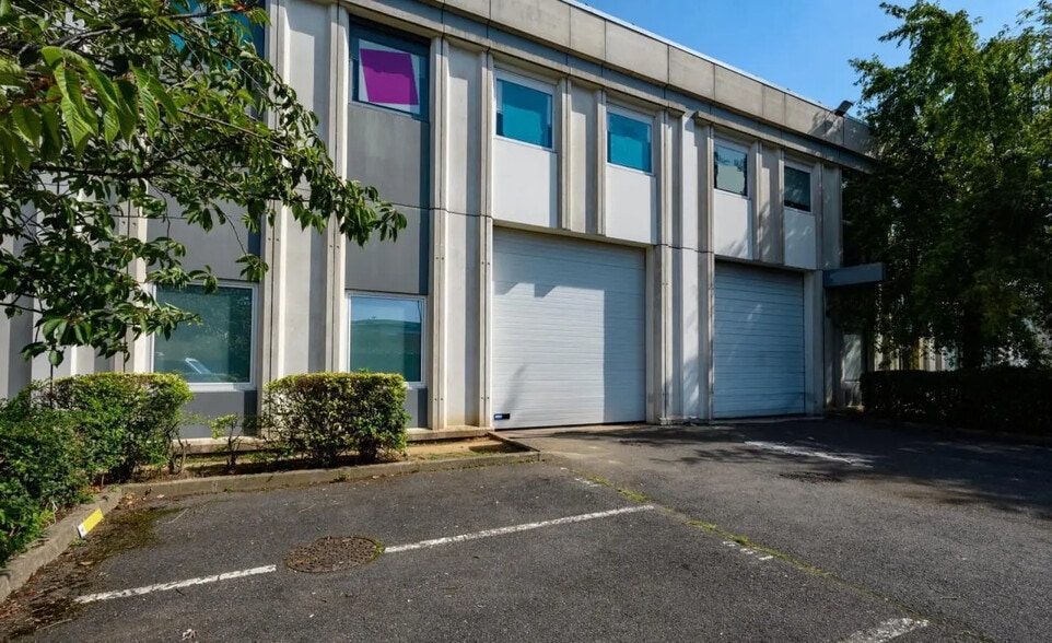 86-114 Avenue Louis Roche, Gennevilliers à louer - Photo de l’immeuble – Image 3 sur 12