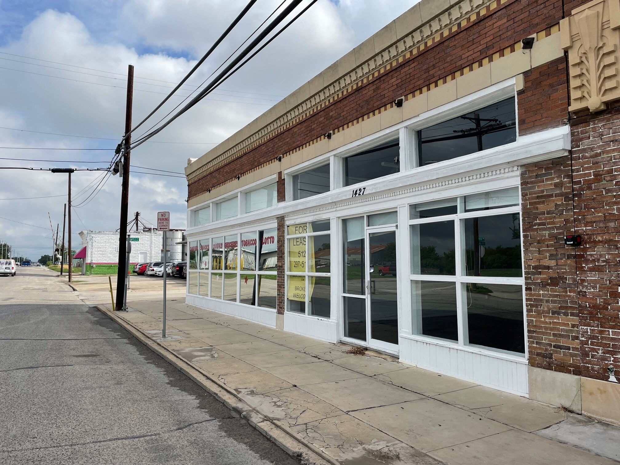 1427 N Austin St, Seguin, TX à louer Photo principale– Image 1 sur 10