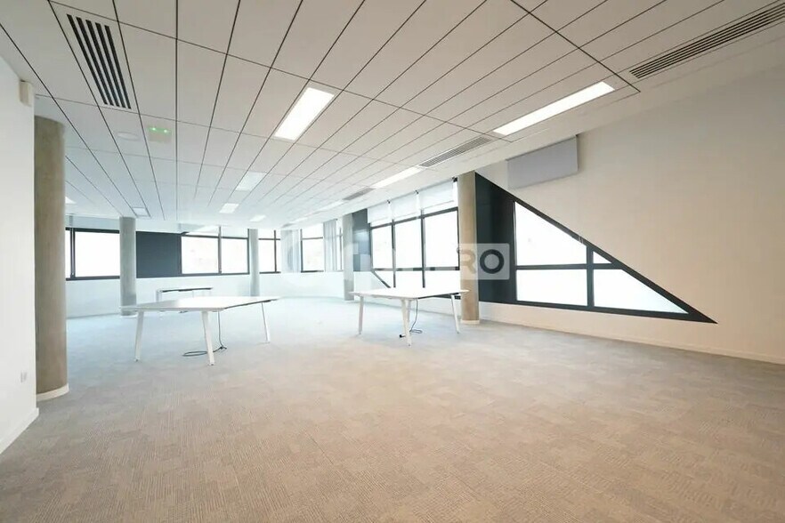 Bureau dans Champagne-au-Mont-d'Or à louer - Photo de l’immeuble – Image 1 sur 7
