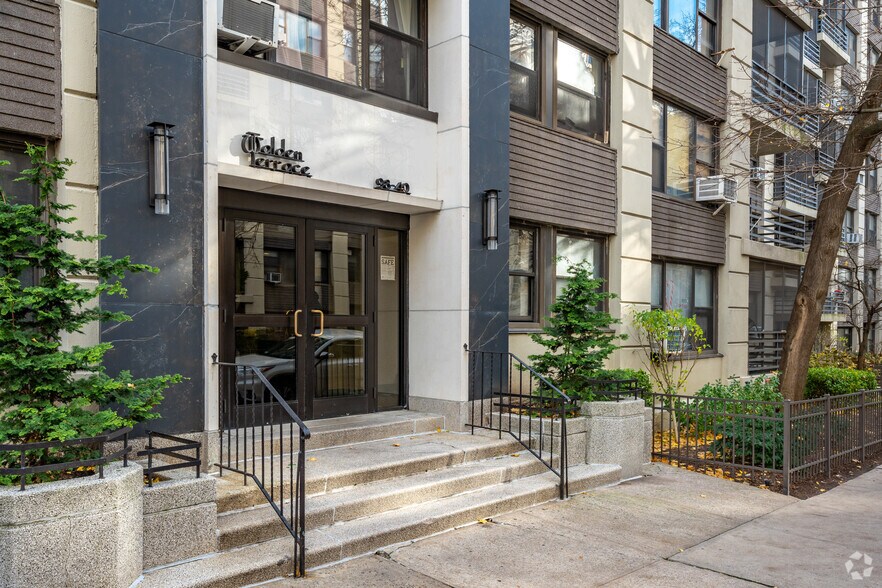 98-19 64th Ave, Rego Park, NY à louer - Photo de l’immeuble – Image 3 sur 5