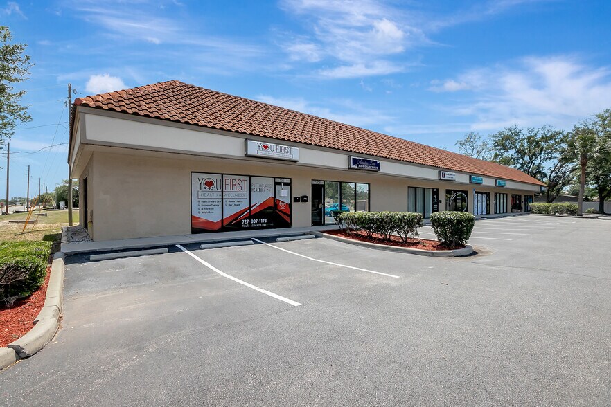 7206 Massachusetts Ave, New Port Richey, FL à louer - Photo de l’immeuble – Image 1 sur 16