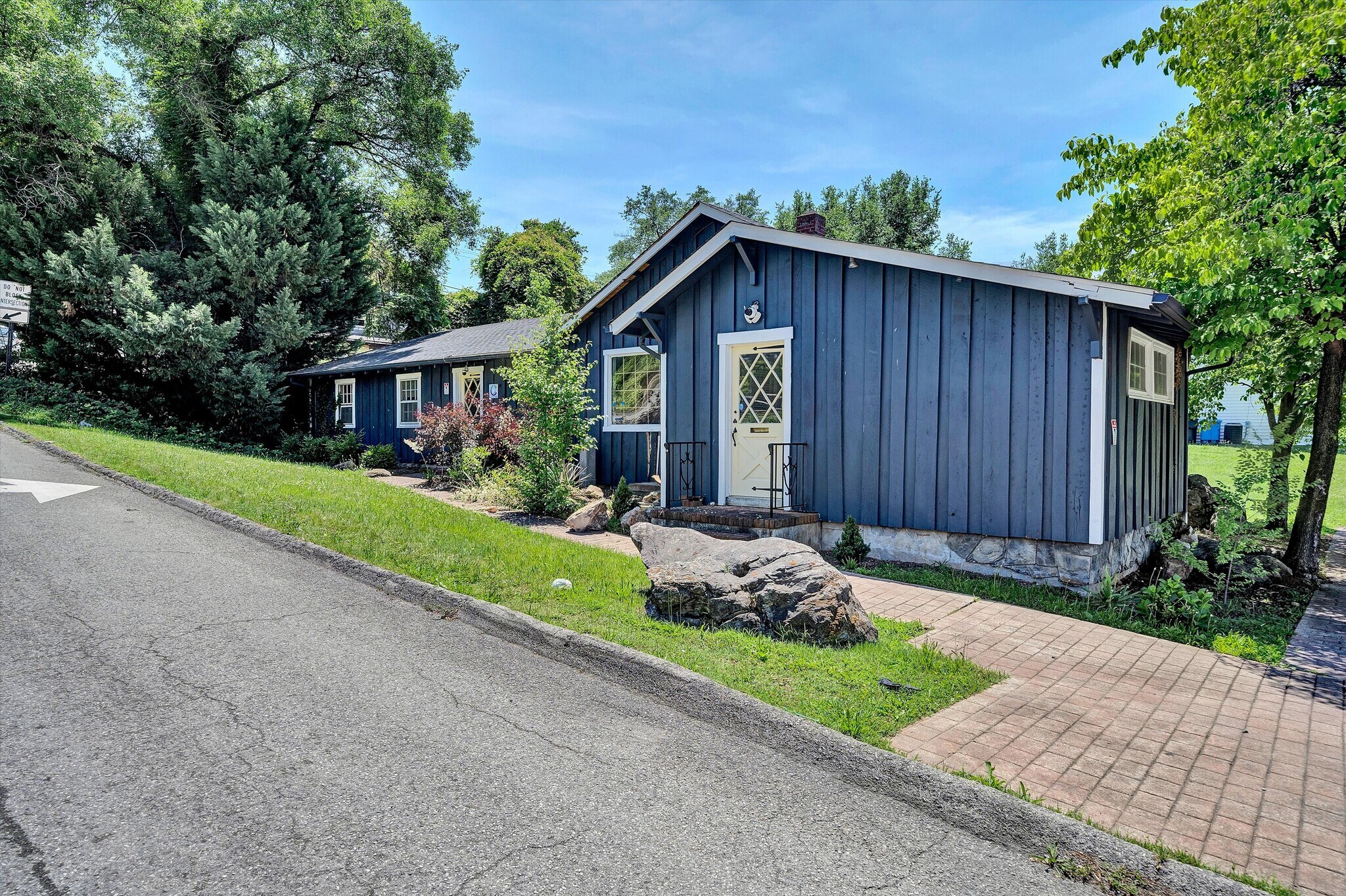 2302 Winthrop Ave SW, Roanoke, VA à vendre Photo de l’immeuble– Image 1 sur 14