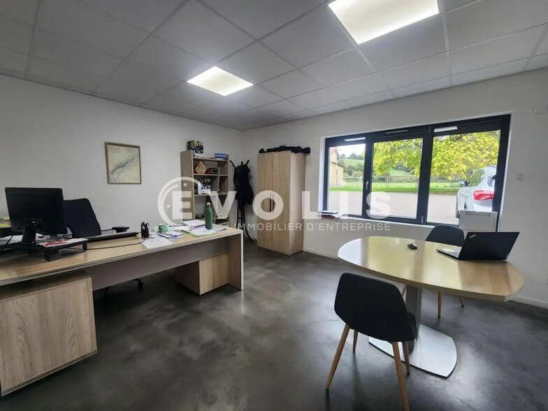 Local d'activités dans Beauvoir-de-Marc à vendre - Photo de l’immeuble – Image 2 sur 19