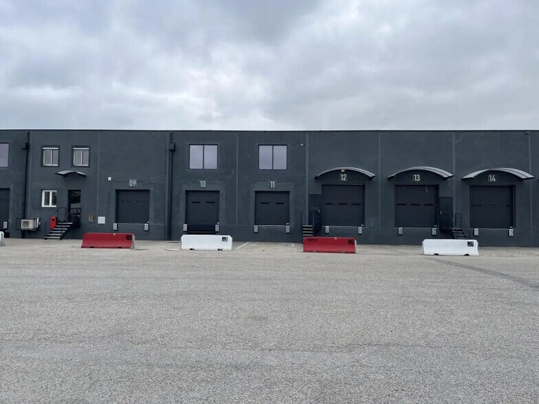 22 Avenue Du 24 Août 1944, Corbas à louer - Photo de l’immeuble – Image 3 sur 7