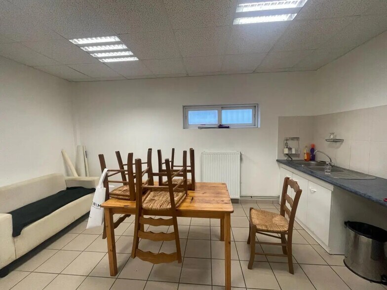 Local d’activités dans La Ville-du-Bois à louer - Photo de l’immeuble – Image 2 sur 17