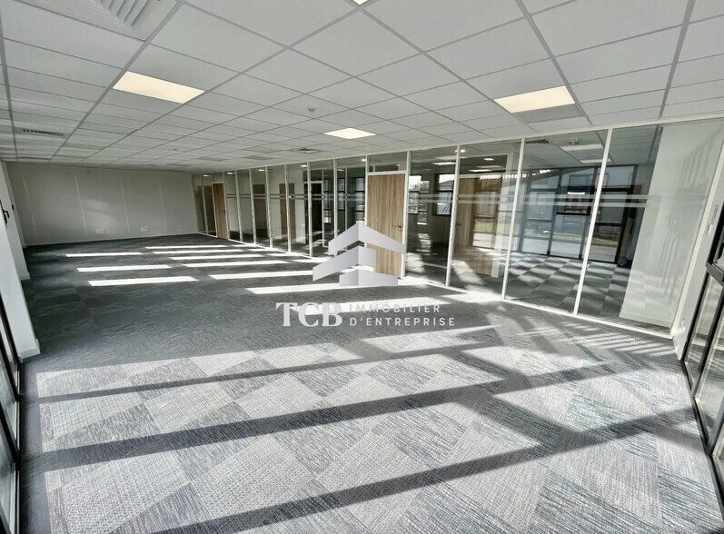Local d’activités dans Saint-Aignan-Grandlieu à louer - Photo de l’immeuble – Image 3 sur 5