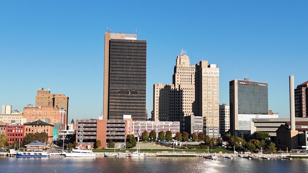 200 N Saint Clair St, Toledo, OH à louer - Photo de l’immeuble – Image 2 sur 11