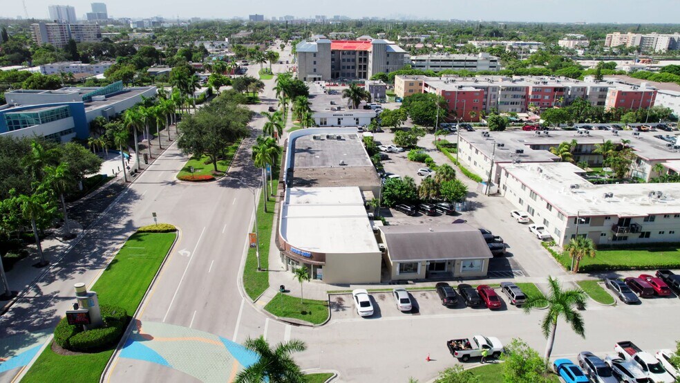 16978-16990 NE 19th Ave, North Miami Beach, FL à louer - Vidéo sur l’annonce professionnelle – Image 2 sur 32