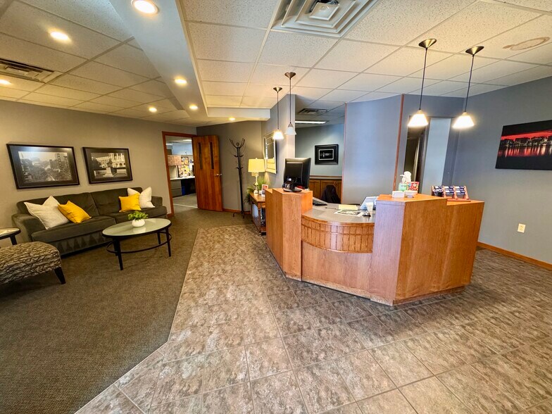 8150 Excelsior Dr, Madison, WI à vendre - Photo de l’immeuble – Image 3 sur 11