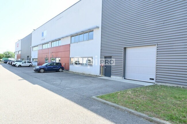 Plus de détails pour 50 Rue Jean Zay, Saint-Priest - Bureau, Local d'activités à louer