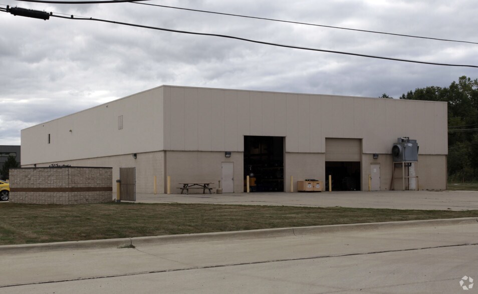 6015 Corporate Dr, Ira, MI à louer - Photo de l’immeuble – Image 2 sur 4