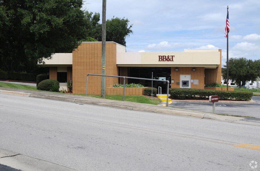 410 E Palm St, Fruitland Park, FL à louer - Photo de l’immeuble – Image 2 sur 13