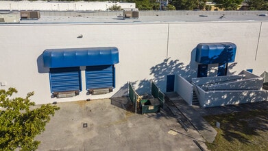5401 NW 163rd St, Hialeah, FL à louer Photo de l’immeuble– Image 2 sur 3