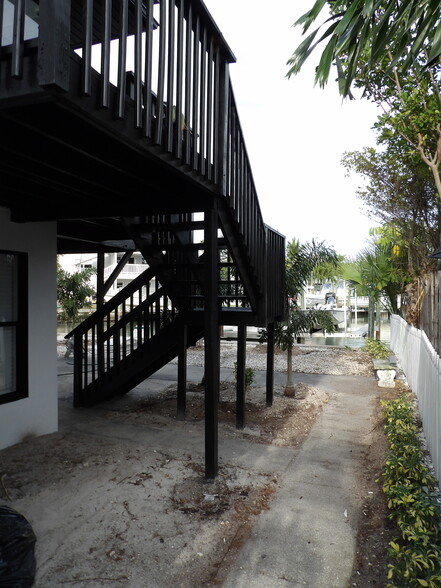 14975 1st St E, Madeira Beach, FL à vendre - Photo de l’immeuble – Image 3 sur 19