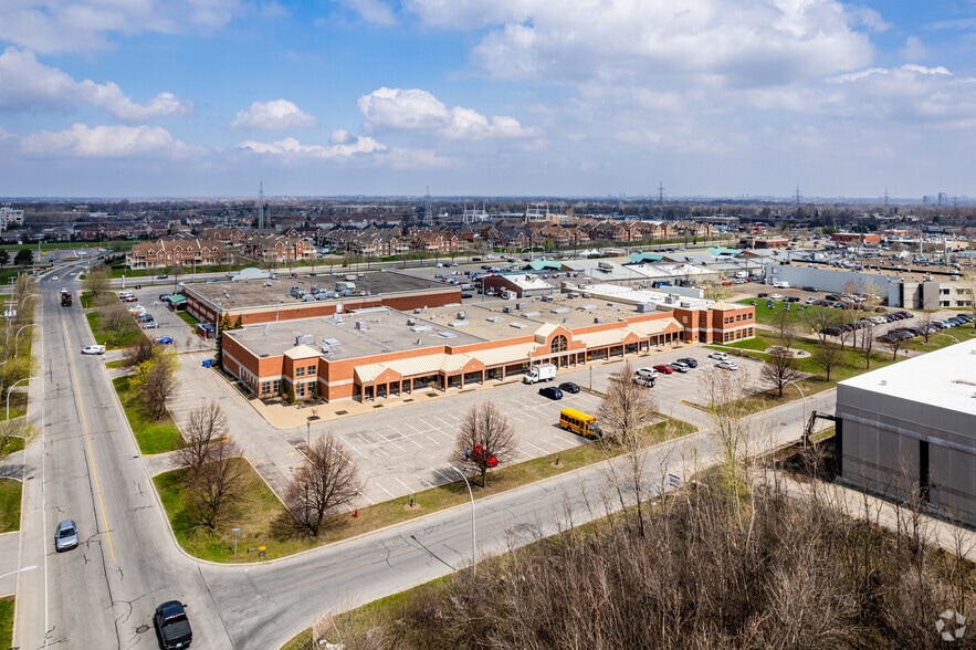 275-395 Rue Kesmark, Dollard-des-Ormeaux, QC à louer - Aérien – Image 2 sur 5
