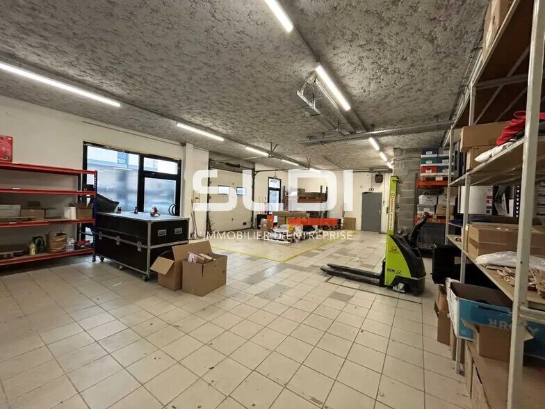 Local d’activités dans Limas à louer - Photo de l’immeuble – Image 3 sur 11