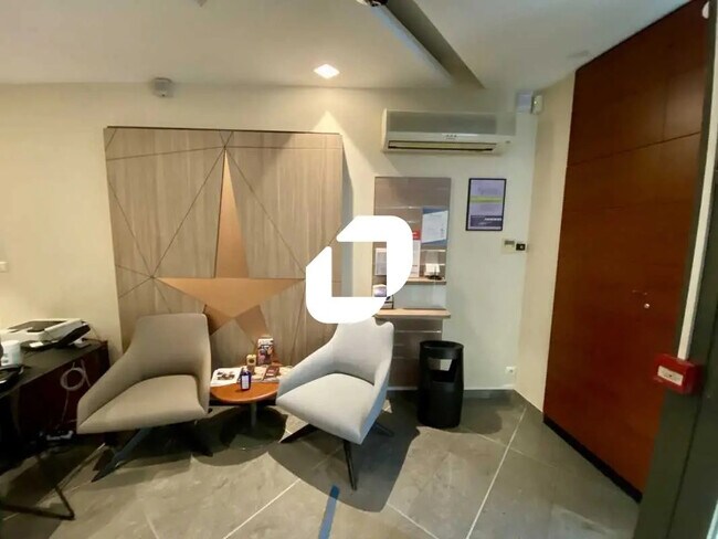 Plus de détails pour Local commercial à vendre