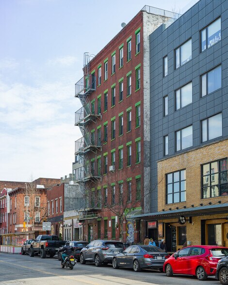140 Metropolitan Ave, Brooklyn, NY à vendre - Photo de l’immeuble – Image 2 sur 5
