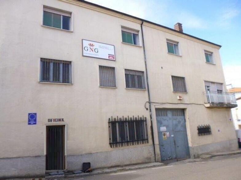 Industriel/Logistique dans Ledrada à vendre - Photo de l’immeuble – Image 2 sur 16