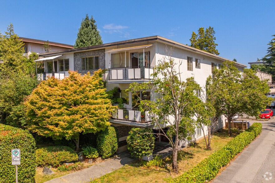 1536 Eastern Ave, North Vancouver, BC à vendre - Photo principale – Image 2 sur 2