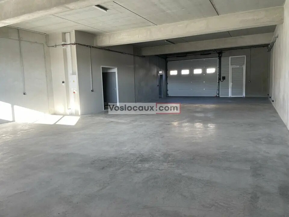 Local d’activités dans Valbonne à louer Photo de l’immeuble– Image 1 sur 5